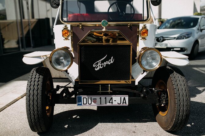 Private Sightseeing Tour in Dubrovnik with a Classic Old Car - The Batala defenders monument and Lapad’s King Zvonimir promenade