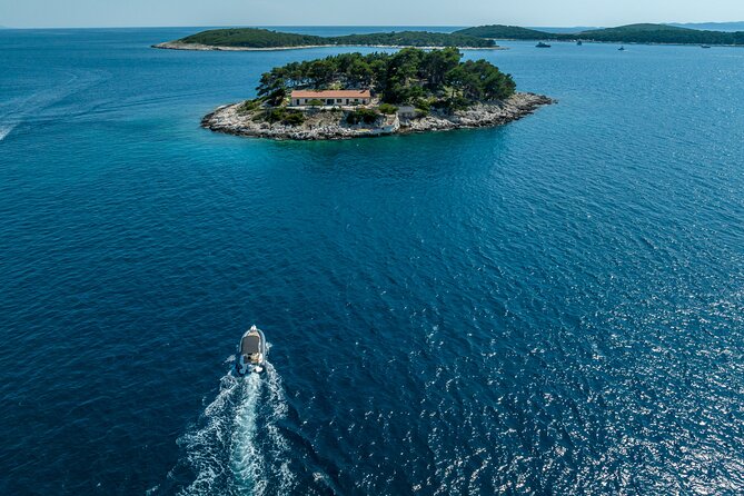 Private speedboat custome-made tour / from Trogir and Split - Lunch at a tavern by the sea, planned into the route