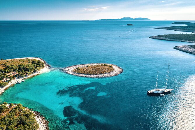 Private speedboat custome-made tour / from Trogir and Split - Skippers with personality, from Peter to Bruno to Boki
