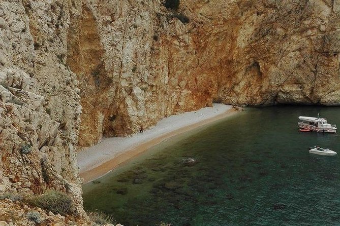 Private Wild Bays Boat Trip with Captain Bobo - Captain Bobo’s approach: routing for comfort and a local voice