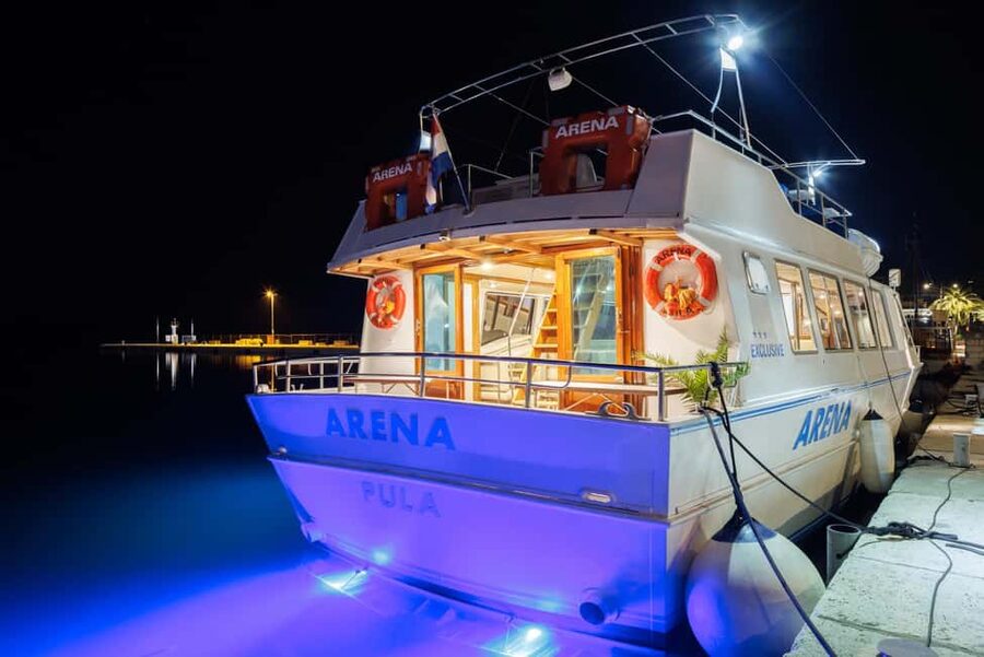 Pula: Brijuni Dolphins Sunset Cruise with Dinner and Drinks - Entering Pula’s port scene, finding the Arena, and settling in