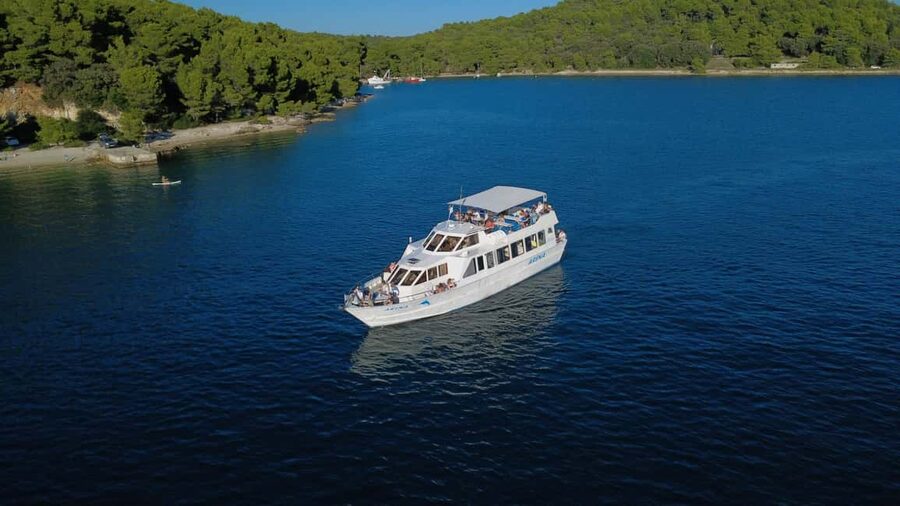 Pula: Brijuni Dolphins Sunset Cruise with Dinner and Drinks - Brijuni from the sea: why not docking still works