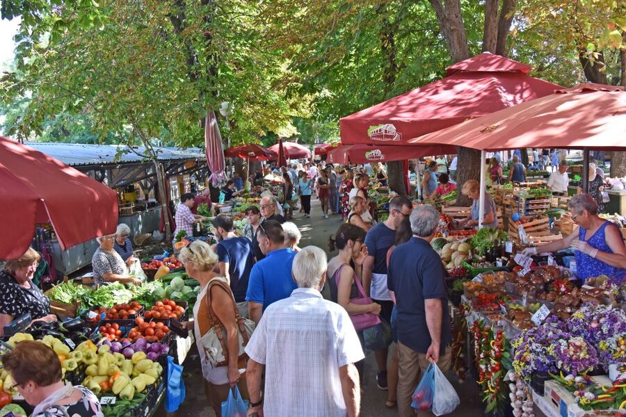 Pula: Historic Walking Tour with Local Guide & City Views - The Pula Farmers Market Stop: Istria on a Plate, Not a Postcard