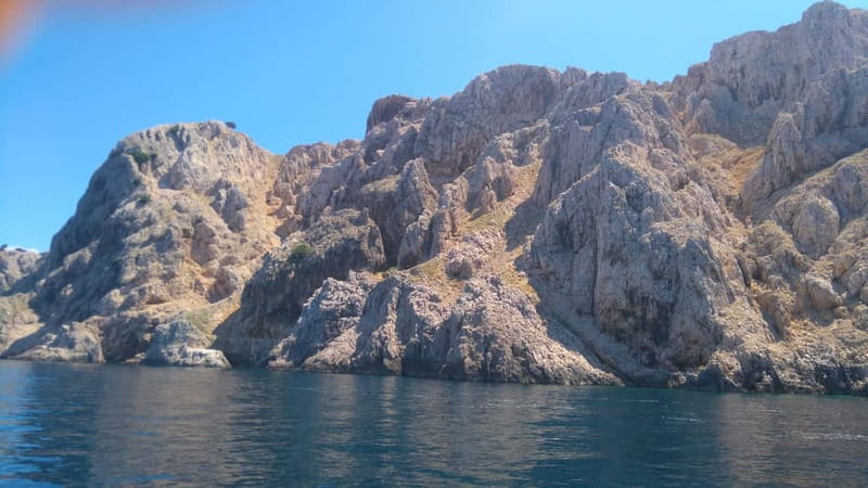 Punat: Plavnik and Krk Islands Private Boat Trip - Comfort on Taxi boat Kormat: toilet, running water, and cold storage