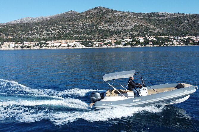 Rent a Rib - without skipper - Without a skipper: licensing and when to pay the 120 euro surcharge