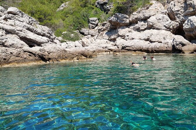 Rent a small boat without skipper - explore the islands and find hidden caves - On-Board Comfort: Shade, Cooler, and a Real Break From Sitting Still
