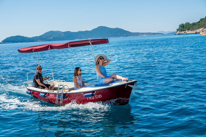 Rent a small boat without skipper - explore the islands and find hidden caves - Getting On the Boat: Instructions, Rules, and Learning the Controls Fast