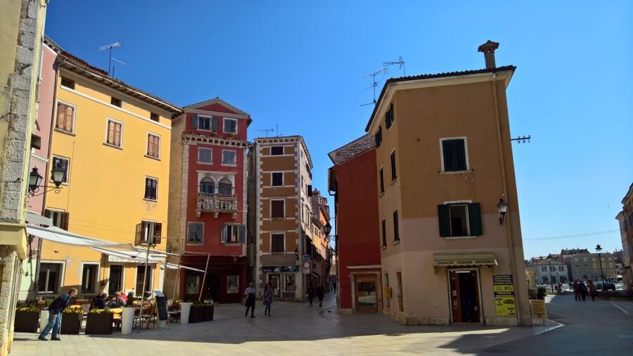 Rovinj: Guided Walking Tour - The Waterfront Stop for Aperol Spritz Views and Real-Time Perspective