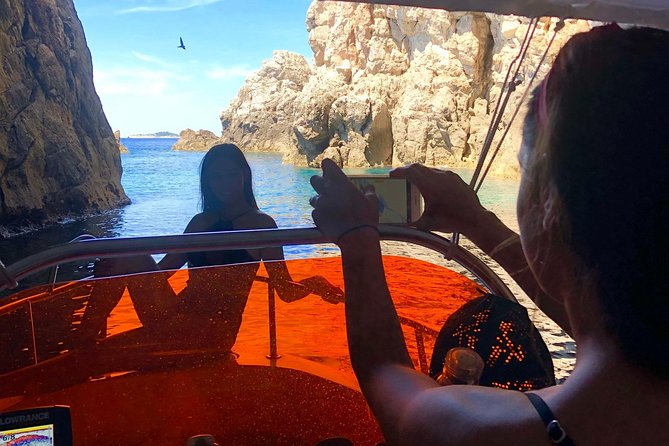 Sail, see, stop, photograph (4 hours) - Three Sister cave: why a fourth stop is a smart move