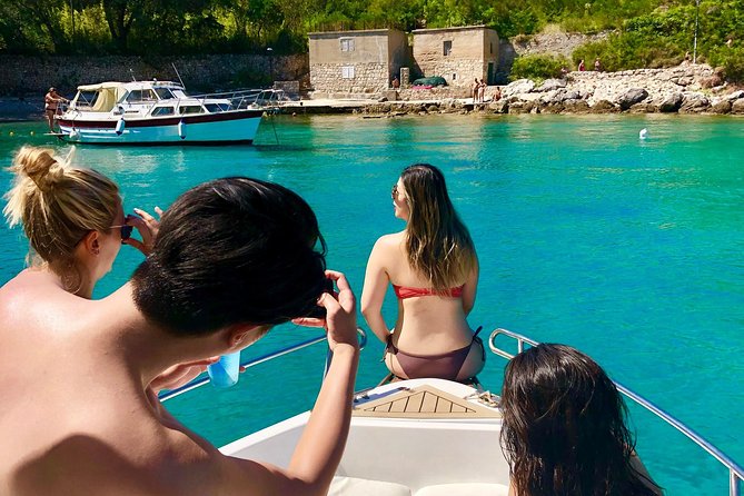 Sail, see, stop, photograph (4 hours) - On-board comforts: drinks, equipment, and ladder help