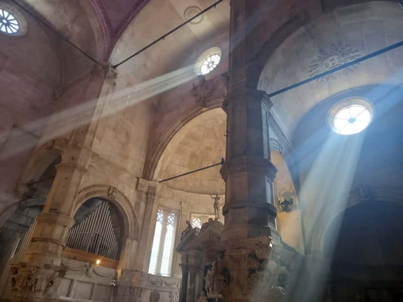 Šibenik: Medieval Night Walking Tour - Crafts, a medieval sign of the Šibenik subway, and the chapel of a 1419 doctor