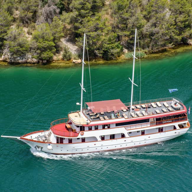 Šibenik or Zadar: Krka falls, olive mill, oil & wine tasting - A war-history stop that adds context to the day