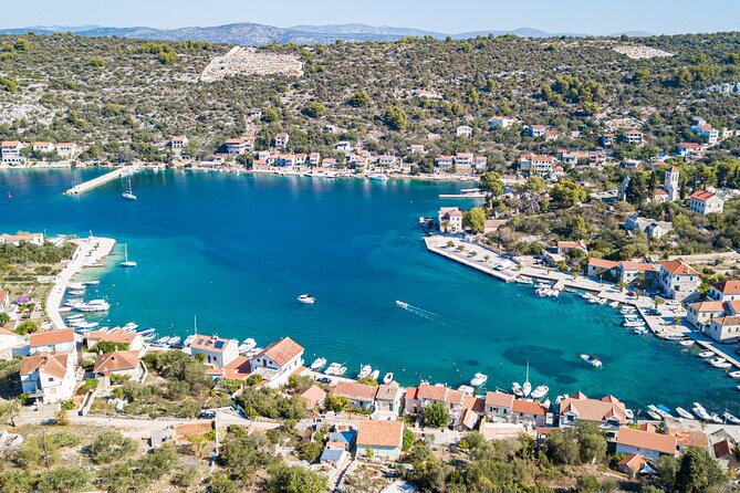 Speedboat Blue Lagoon & 3 Islands tour from Trogir - Maslinica on Šolta: lunch time plus old-town exploring