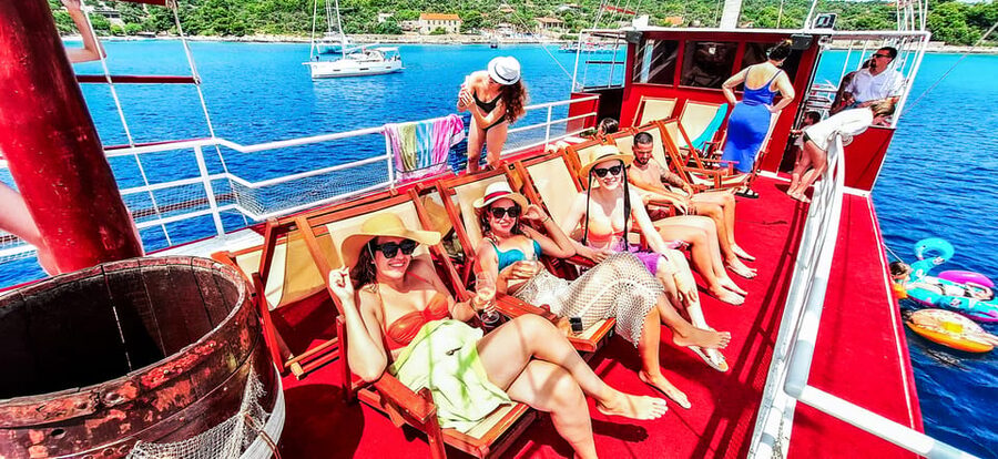 Split: 3 Island & Blue Lagoon Cruise with Lunch & Drinks - On-Board Lunch and the Open Bar: Where Value Really Shows