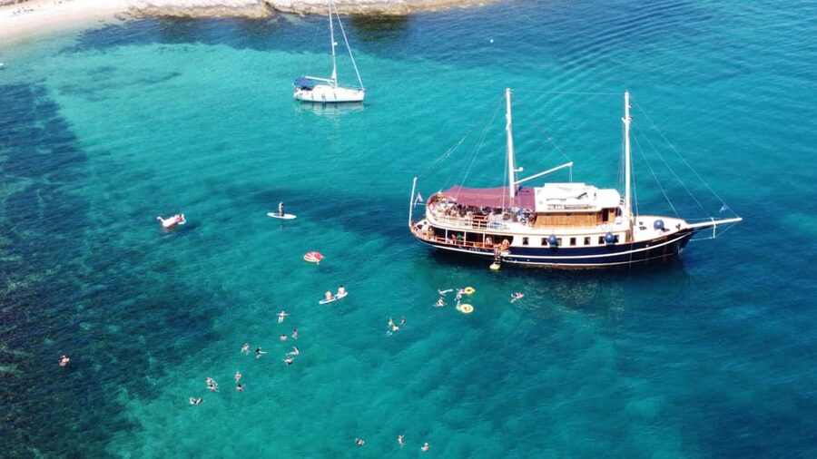 Split: All inclusive Brač & Šolta Island Swimming Cruise - Lunch on the move to Solta: grilled options, dessert, and open bar