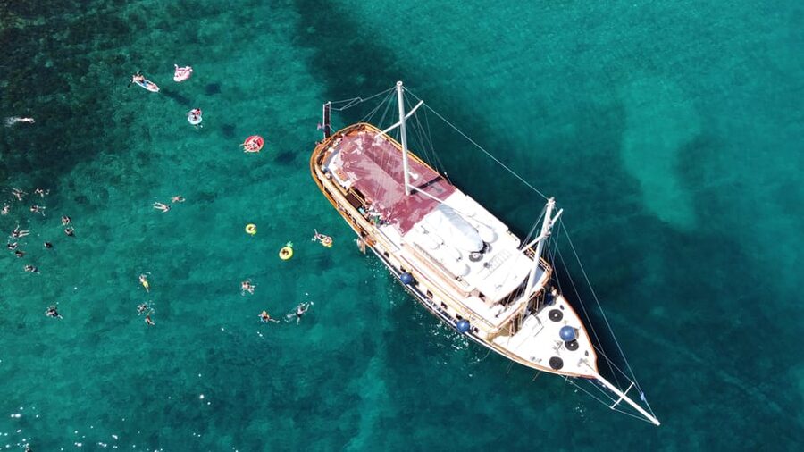 Split: All inclusive Brač & Šolta Island Swimming Cruise - The short traditional village stop: a quick taste, not a full detour
