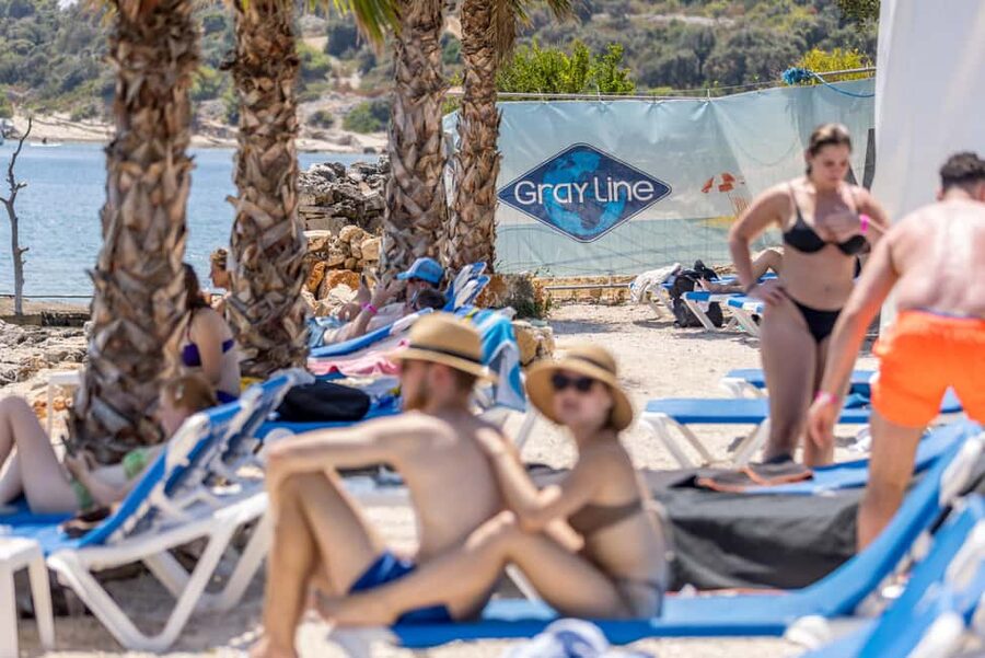 Split: Blue Lagoon 3 Islands All-Inclusive Cruise with Lunch - Return to Split, plus the small sweet finish