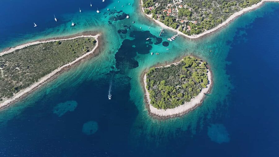 Split: Blue Lagoon & 3 Islands – Premium Speedboat Trip - Trogir UNESCO in one hour: Kamerlengo, St. Lawrence, and St. Mark