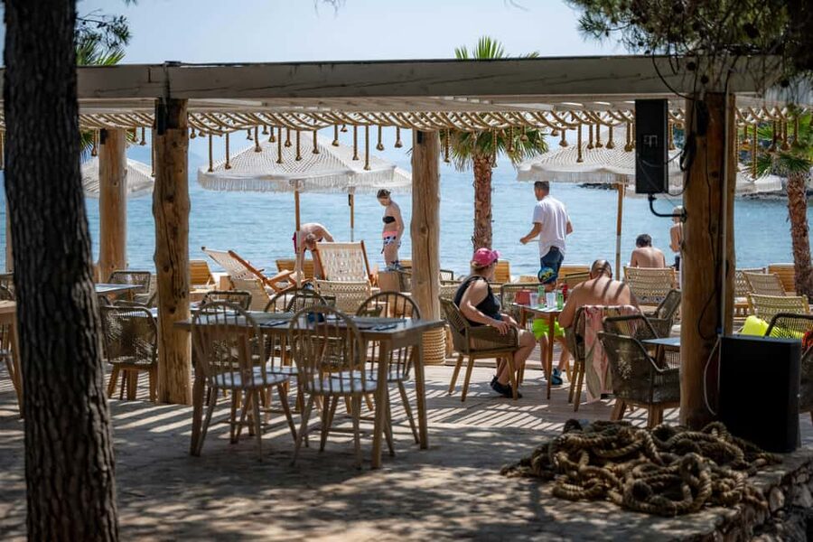 Split: Blue Lagoon & 3 Islands Small Group Speedboat Tour - Šolta and Maslinica: A Fishermen’s Island Break With Harbour Coffee and Seafood