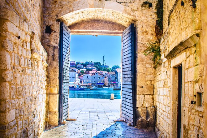 Split: Blue Lagoon & 3 Islands Speedboat Tour - Small group - A 5-hour speedboat sampler: Trogir, Blue Lagoon, and Solta