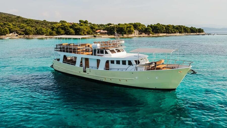 Split: Blue Lagoon and 3 Island Cruise with Food and Drinks - Čiovo’s Borko beach bar: the best place to slow down