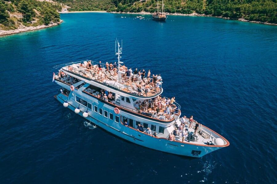 Split: Blue Lagoon, Borkko Beach & Šolta with Food & Drinks - Šolta Island and Maslinica: village time, castle views, and a calm beach option