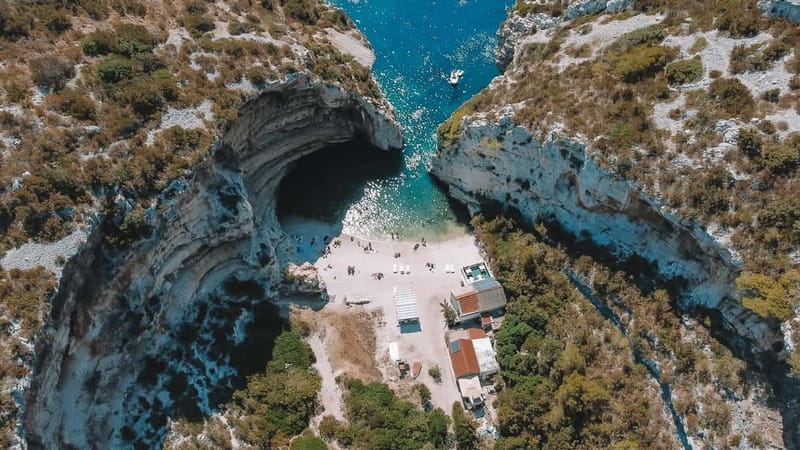 Split: Boat Tour to Blue Cave, Vis, Blue Lagoon, Hvar, Brač - Key things I’d notice first