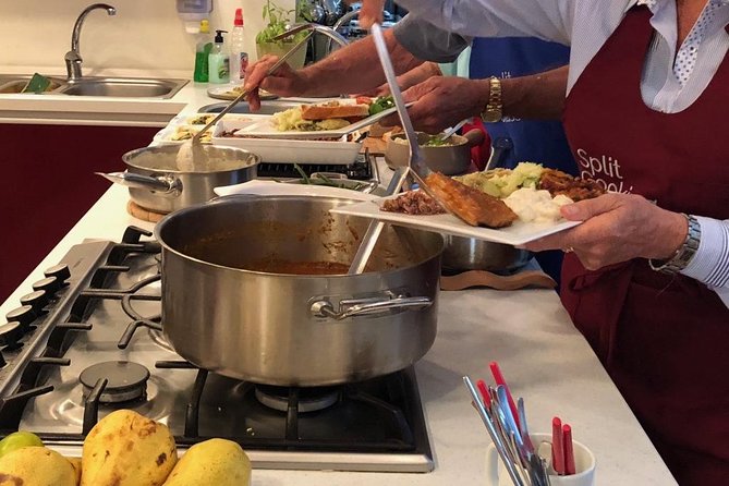 Split Cooking Class - Lunch with wine tasting: sit down and eat what you built