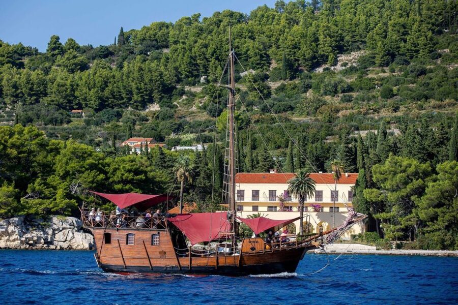 Split: Cruise on Unique Columbo's Pirate Ship "Santa Maria" - Captain commentary and the relaxed pirate-ship vibe