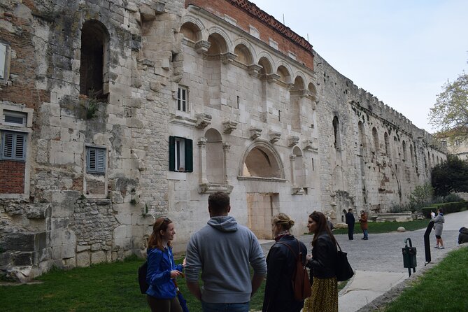 Split: Diocletian's Palace Walking and Wine Tasting Tour - Grgur Ninski statue: national pride in a few minutes