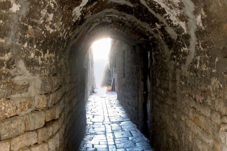 Split: Game of Thrones Tour with Diocletian's Palace Cellar - Guides Bring the Tour to Life, Especially When They Use Visuals