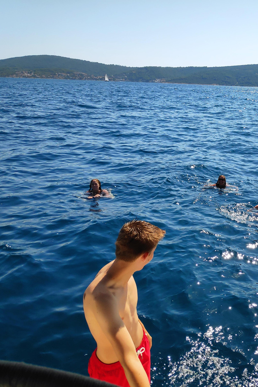 Split: Half Day Sailing Tour with Swim Stop, Snacks and Wine - Small Group Feel With English and Croatian Support