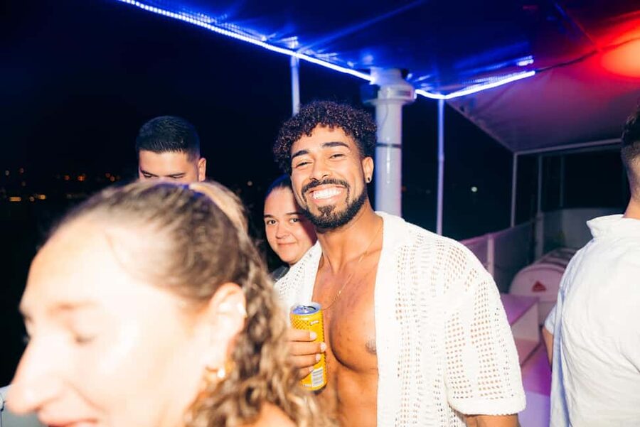 Split: Night Boat Party with Free Shots, Dj and After Party - The pre-party bar stop: first welcome shot and a chance to mingle