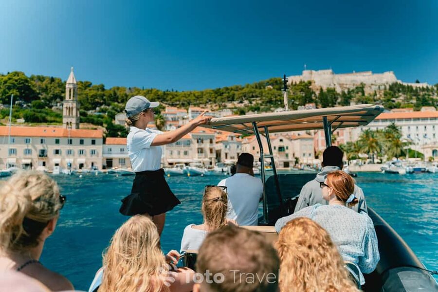 Split/Podstrana: Blue Cave, Hvar & 6 Islands Speedboat Trip - Stiniva Cove and the quick limestone-cave photo stop