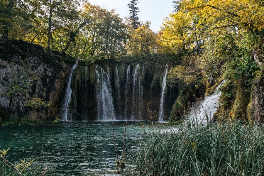 Split: Self-Guided Plitvice Lakes Day Tour with Boat Ride - Wooden paths at the lakes: what that edge-of-water feeling is really like