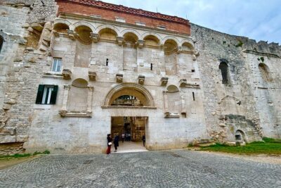 Split, Trogir & Klis: Private Tour with Local Guide in Luxury Van