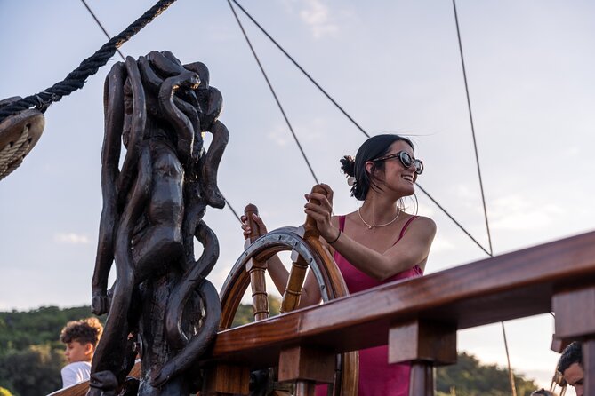 Sunset Panorama Cruise with a Guide on a Wooden Galleon - Drinks and Onboard Food: What’s Included vs. What Costs Extra