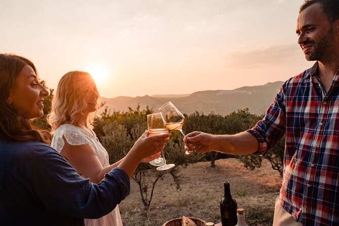 Sunset wine tasting in vineyard - Olive oil and home bread: why the flavoring choices matter