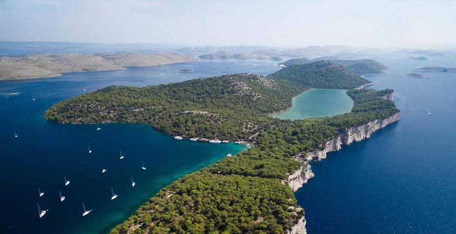 SURPRISE TOUR KORNATI & TELASCICA Boat Tour(po Polsku) - Breakfast Aboard: Simple, Filling Start for Sun and Salt Water