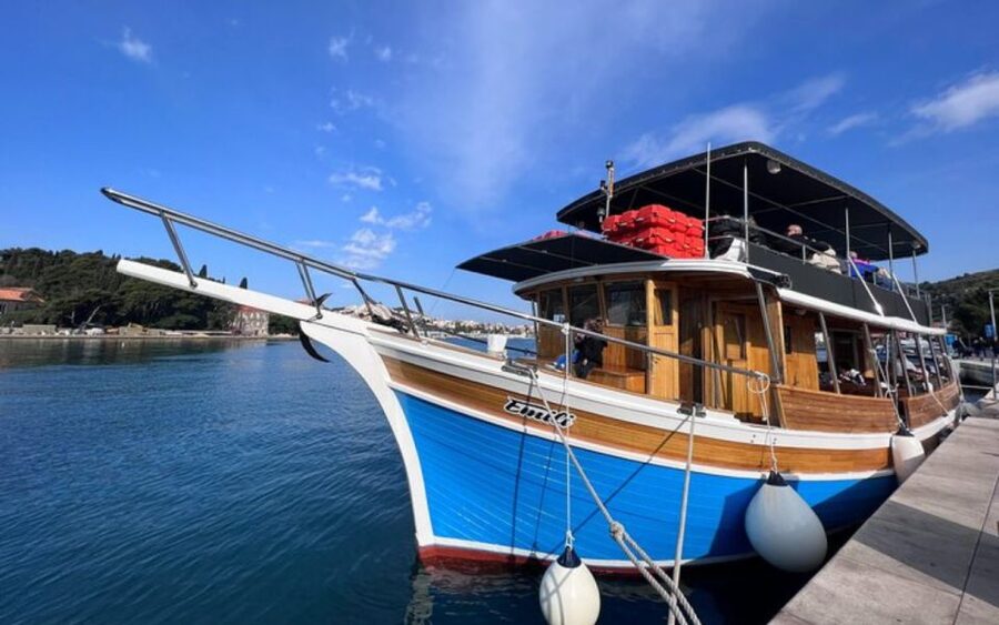 Three Island Boat Tour With Lunch - Leaving Dubrovnik for the Elaphiti Islands by 8:45 on Emili