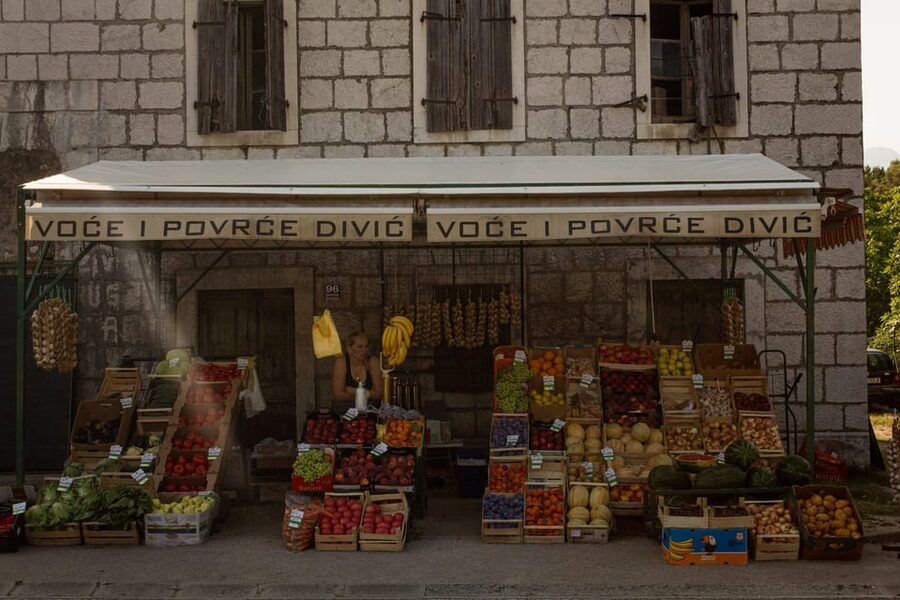 Three Lakes Tour (every day) / Tuesday Zadvarje Market - Tuesday Zadvarje Market: local flavors plus Cetina canyon views