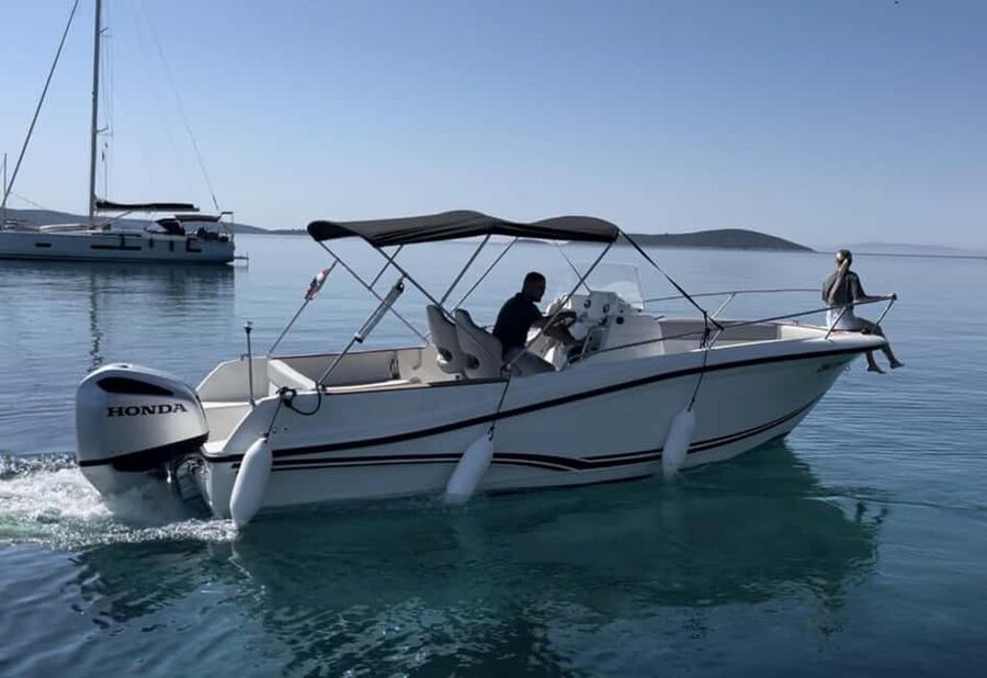 Trogir: Blue Lagoon and 3 Islands Speedboat Tour - Maslinica on Šolta: Village Time, Castle Views, and a Real Break From Water