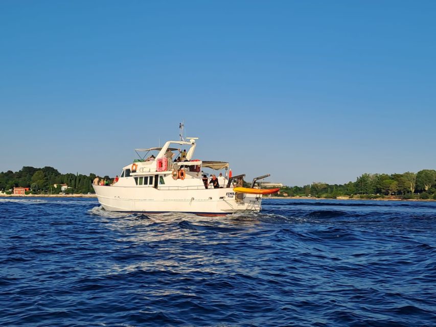 Umag: Sunset Cruise with Dolphin Spotting - The Welcome Shot: Schnapps, Water, and Wine