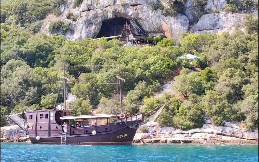 Vrsar: Lim Fjord Boat Tour with Swimming near Pirate's Cave - Drinks, life jackets, and onboard comfort details that matter
