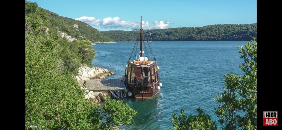 Vrsar: Lim Fjord Boat Tour with Swimming near Pirate's Cave - Pirate’s Cave stop: swimming first, cave visit next