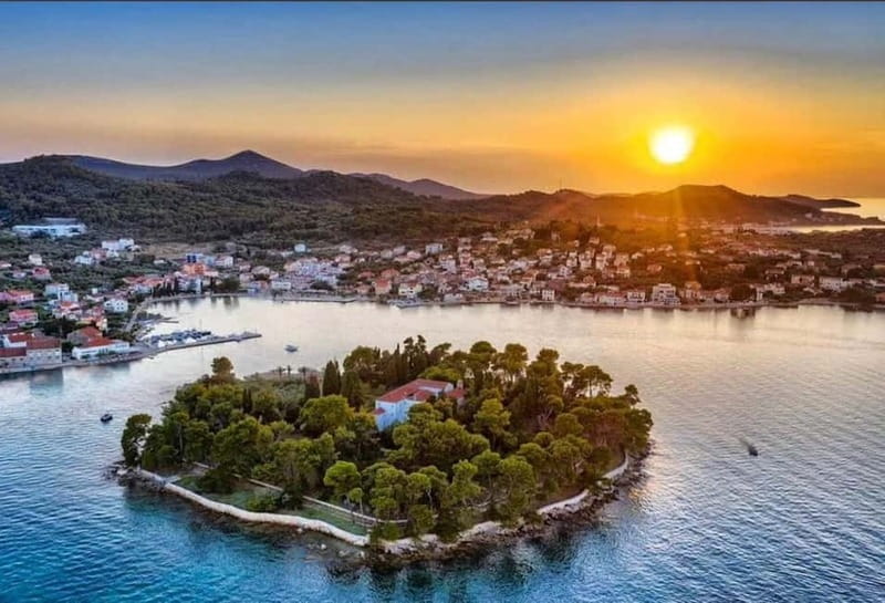 Zadar: 3 Island Speedboat Tour & Blue Bay Swim with Drinks - Ošljak Island in About an Hour: Walk, Look at Old Houses, and Swim