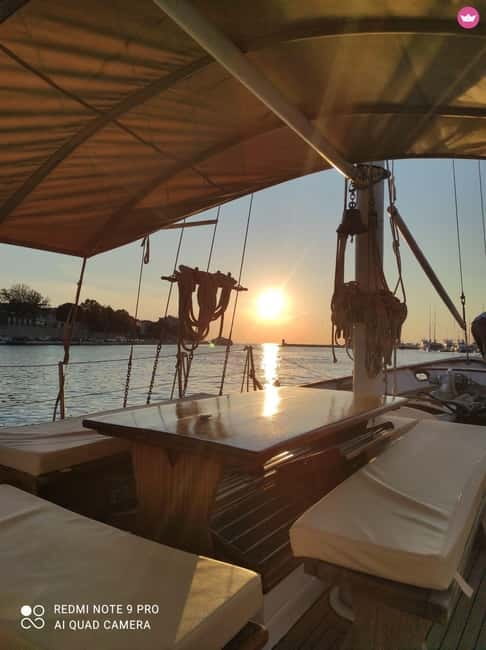 Zadar: Cruise aboard an Authentic Wooden Boat with Drinks - Drinks, Snorkeling Gear, and On-Board Comfort Details