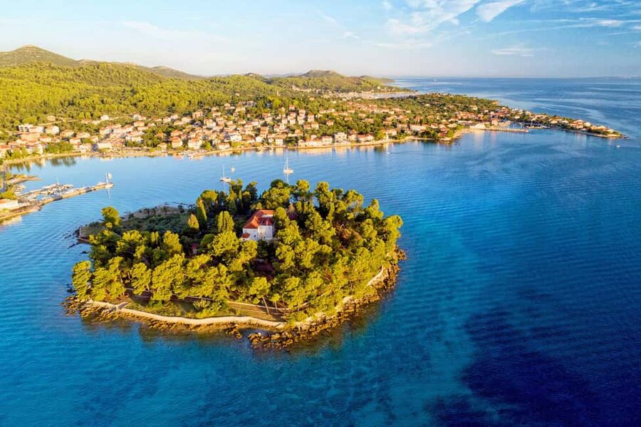 Zadar: Island-Hopping, Swimming & Snorkeling SpeedBoat Tour - On-board touches that quietly add real value