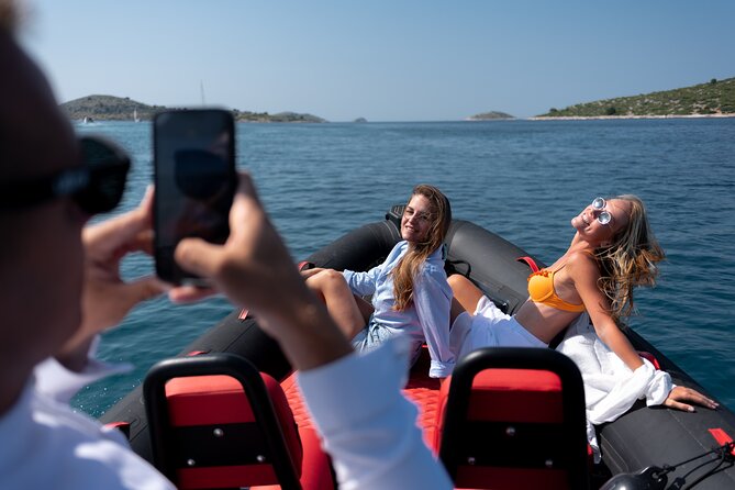 Zadar: Island Luxury Speedboat Tour with Snorkeling - What to pack for Ošljak and the snorkel stop