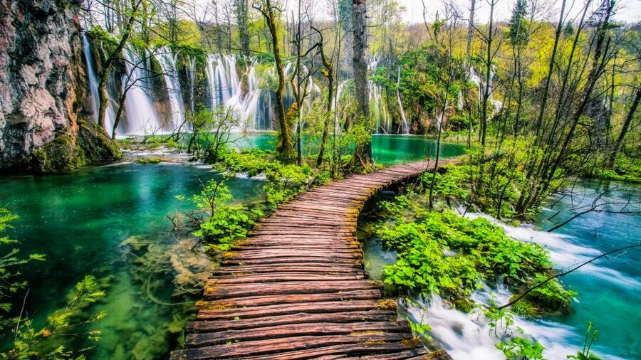 Zadar: Plitvice Lakes with Boat Ride and Zadar Old Town Tour - The added bonus: Zadar Old Town at 6:00 PM